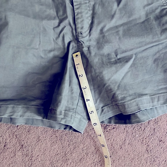 Eddie Bower Gray with a hint of green shorts - Picture 2 of 4